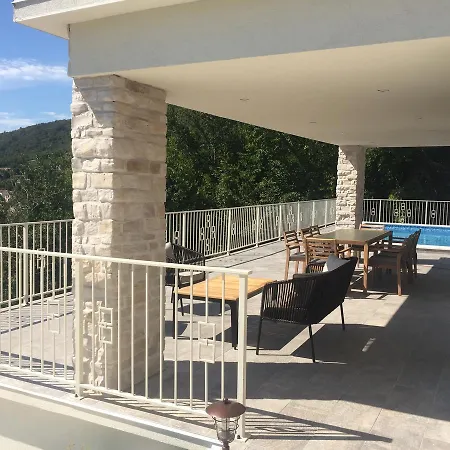 Carmen オパティヤ